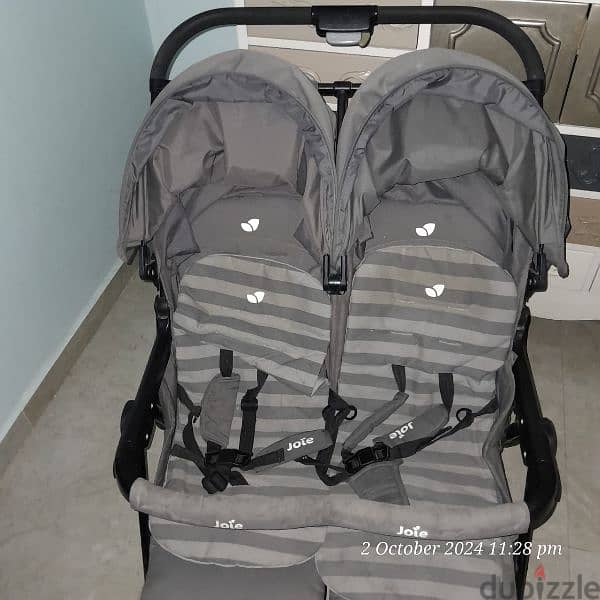 stroller for twins from Joie Dubaiمن  دبي  عربة اطفال تؤأم 3