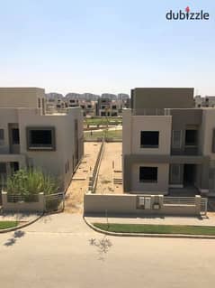 Town House Corner for sale at palm hills new cairo fith settlment , mins to the AUC