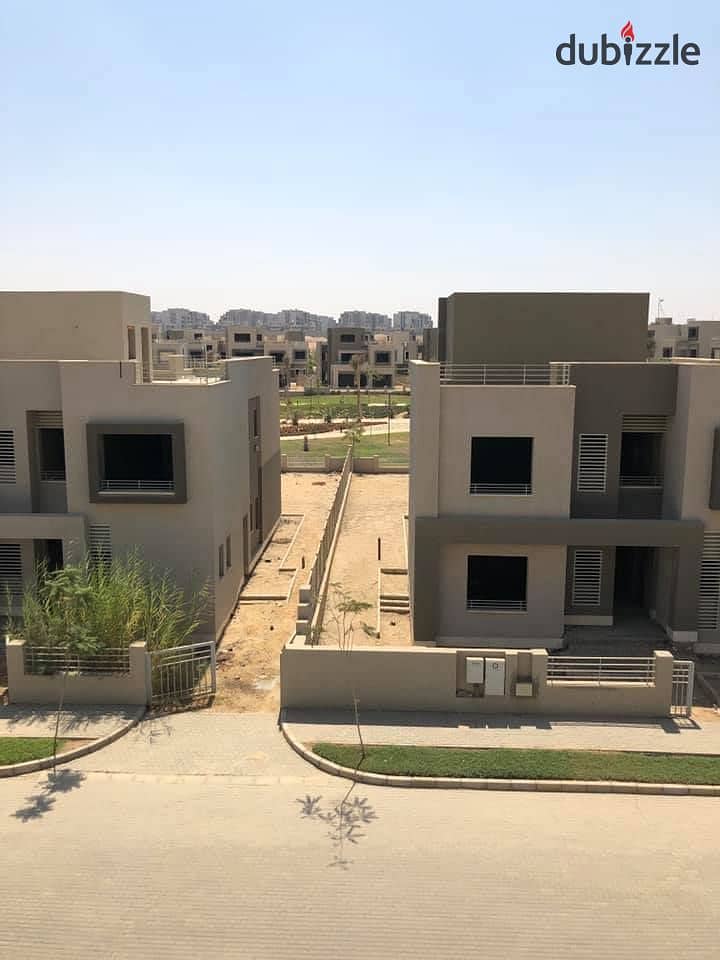 Town House Corner for sale at palm hills new cairo fith settlment , mins to the AUC 0