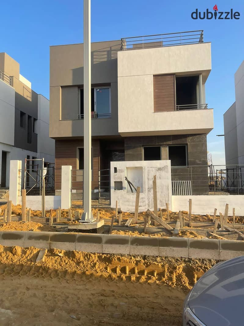 Town House Corner for sale at palm hills new cairo fith settlment , mins to the AUC 5