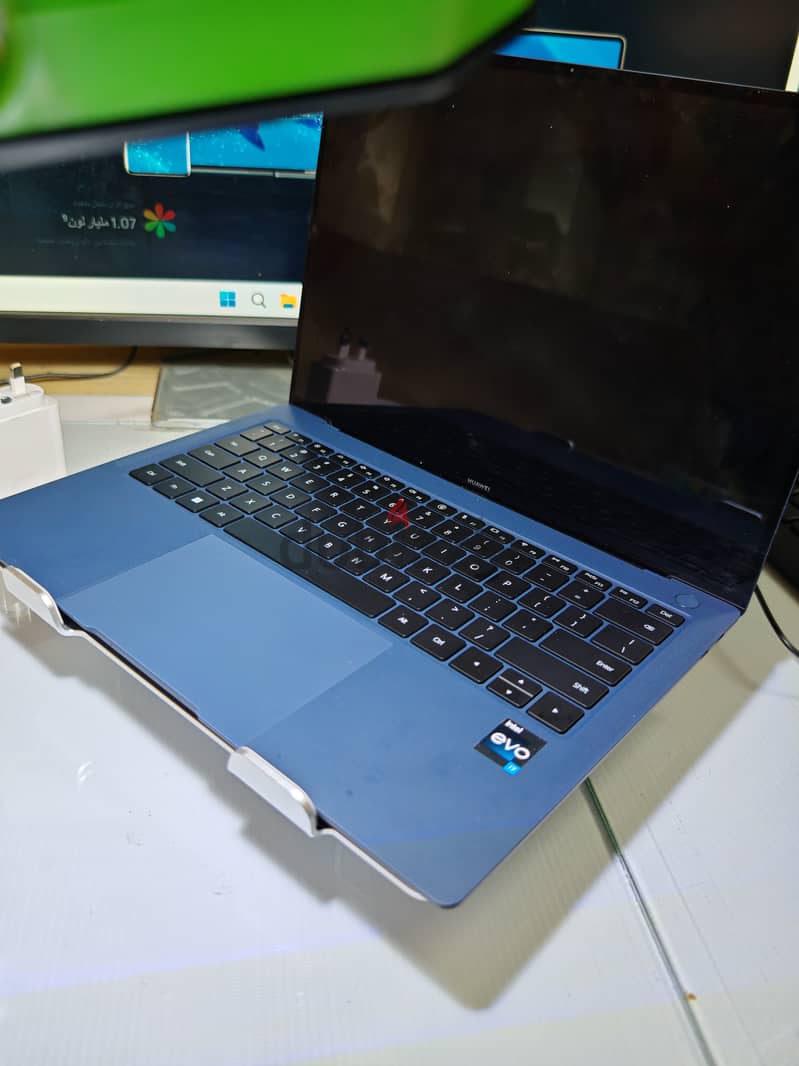 للبيع لاب توب هواوي HUAWEI MateBook X Pro امكاتيات ممتازة مناسب للجرا 6