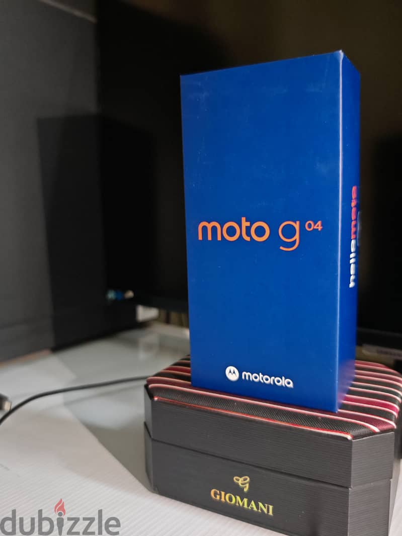 للبيع تليفون جديد متبرشم لم يستخدم رام 8 ذاكره 128 moto g04 sealed 4