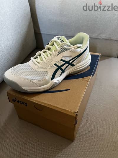 asics original - upcourt 5 - size 39     (7 uk )