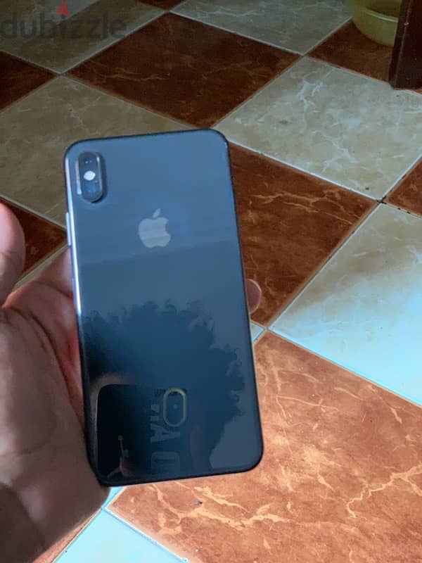 ‏IPhone XS Max 1