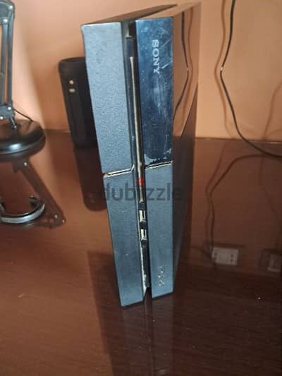 playstation 4 used with 2 controllers