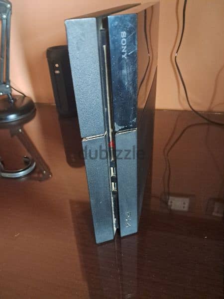 playstation 4 used with 2 controllers 0