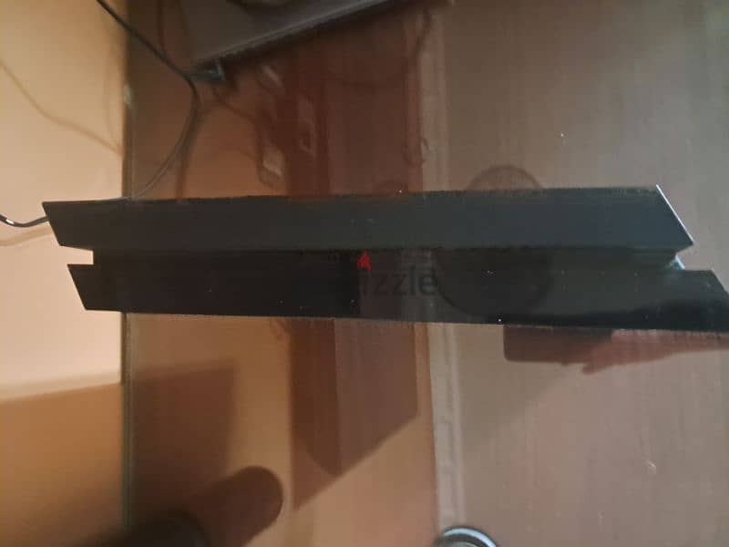 playstation 4 used with 2 controllers 3