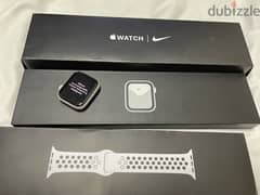 Apple Watch SE 44 mm looked 0