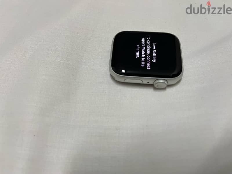 Apple Watch SE 44 mm looked 8