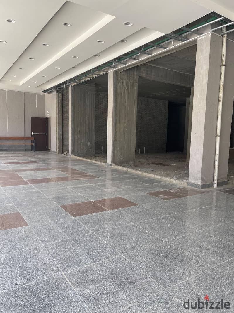 Shop for sale, immediate delivery in El Alamein, on Plaza Direct, highest traffic in Downtown, ready for inspection, suitable for all commercial brand 5