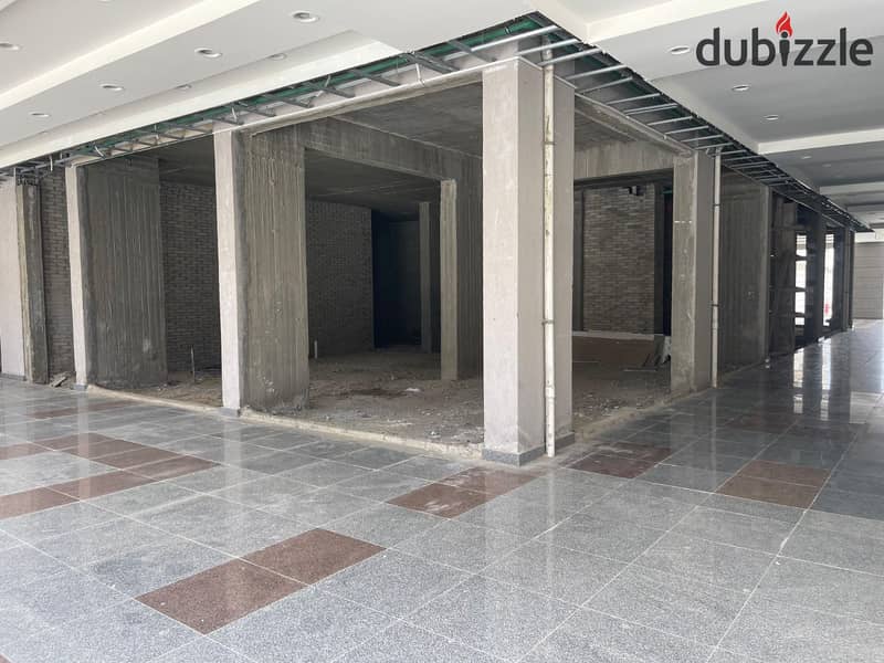 Shop for sale, immediate delivery in El Alamein, on Plaza Direct, highest traffic in Downtown, ready for inspection, suitable for all commercial brand 7