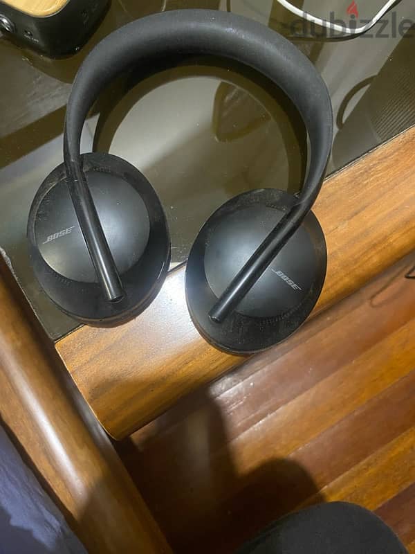 Bose 700 Noise cancellation headphones 1