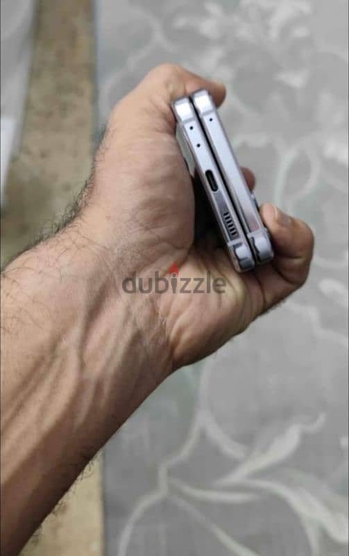 samsung flip5 as new  سامسونج فليب5 كسر زيرو 5