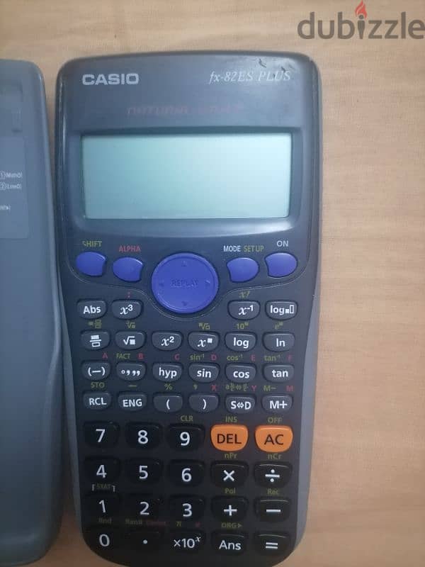 آلة حاسبة بحالة ممتازة CASIO Fx-82 ES PLUS 0