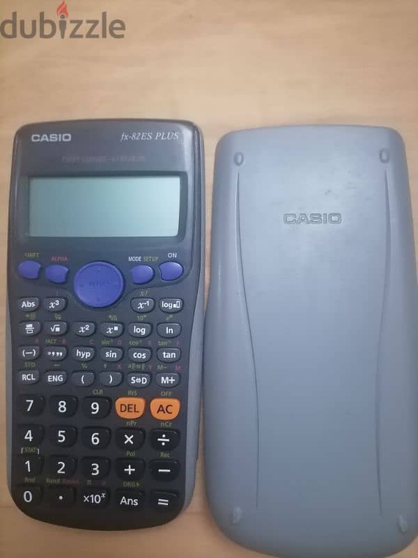 آلة حاسبة بحالة ممتازة CASIO Fx-82 ES PLUS 2