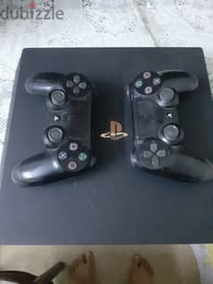 ps4 pro مع خمس لعب 1  تيرا و جهازين تحكم 0