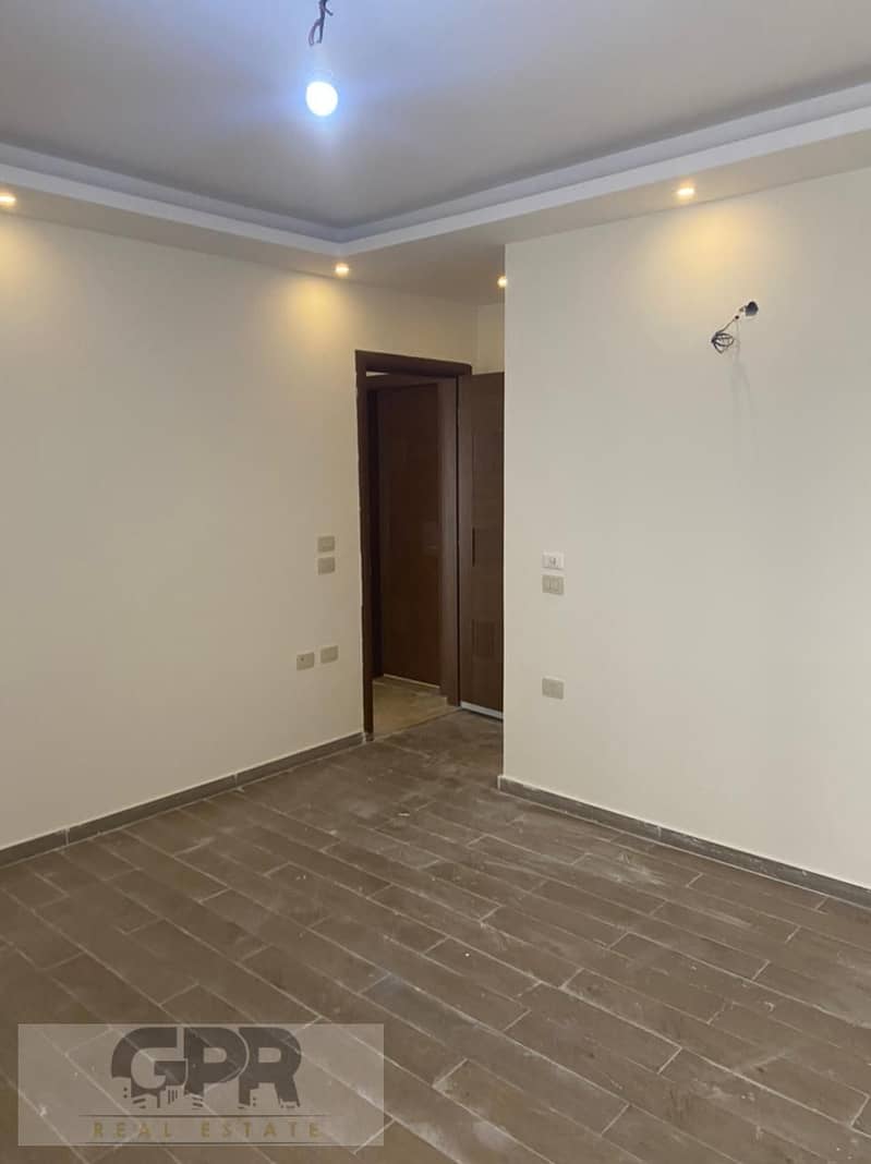 شقه للبيع فى موقع مميز فى الجولدن سكوير  Apartment for sale in prime location in Golden square 1