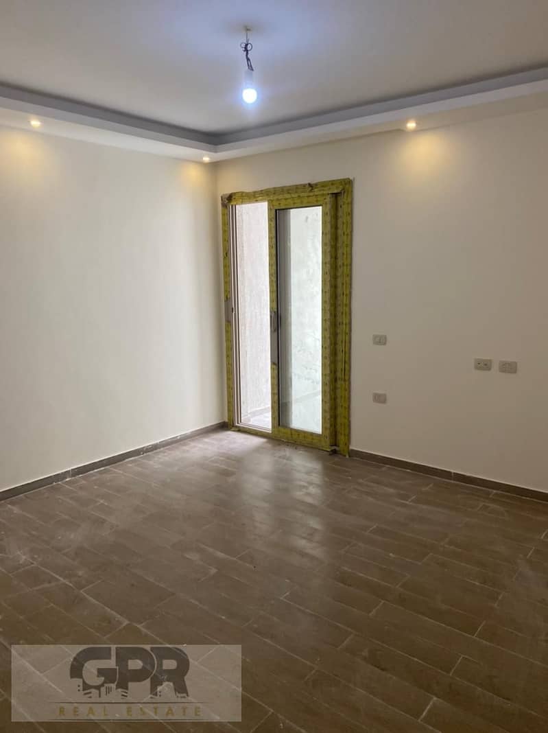 شقه للبيع فى موقع مميز فى الجولدن سكوير  Apartment for sale in prime location in Golden square 4