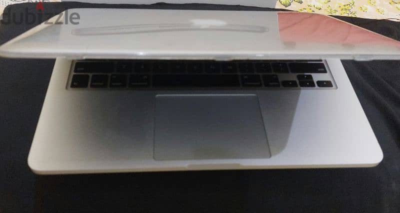 macbook pro 2015 معاه كرتونته وشحنه الاصلي 6