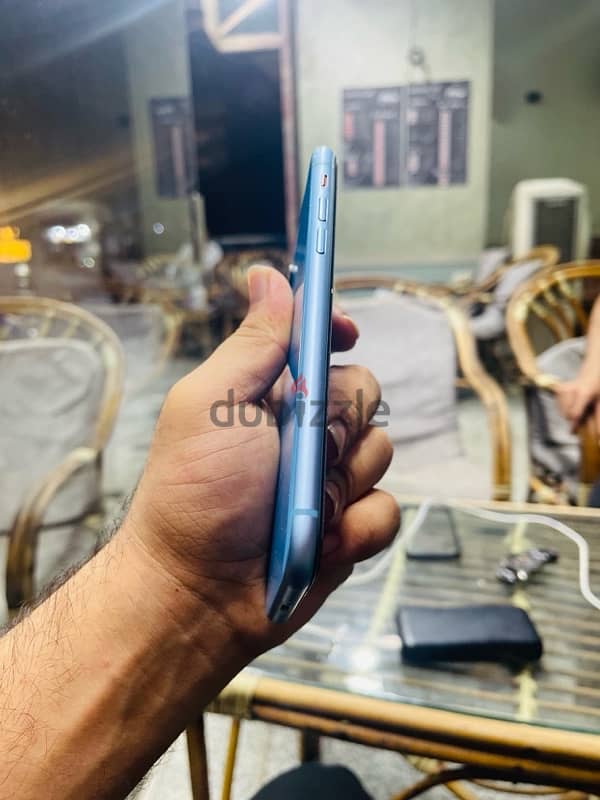 iPhone XR 256 b:80% الجهآز شريحتين  فاضي مش معه حاجه 2