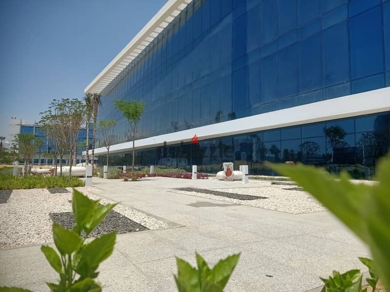 Administrative office for sale, 73, immediate receipt in installments, in the Smart Village next to Sheikh Zayed and near the 26th of July Corridor 5