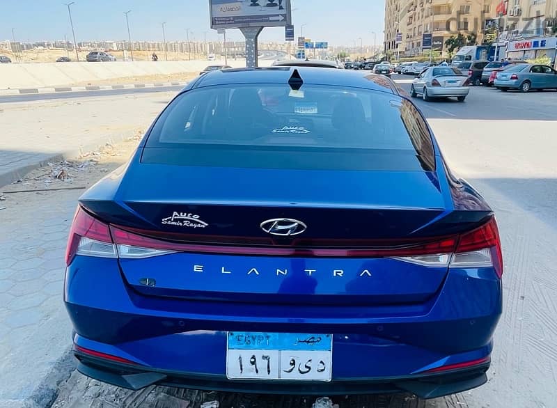 Hyundai Elantra 2021 10