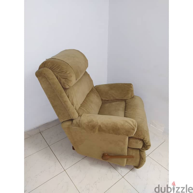 American Lazy Boy, recliner, beige chair, in good condition. 1