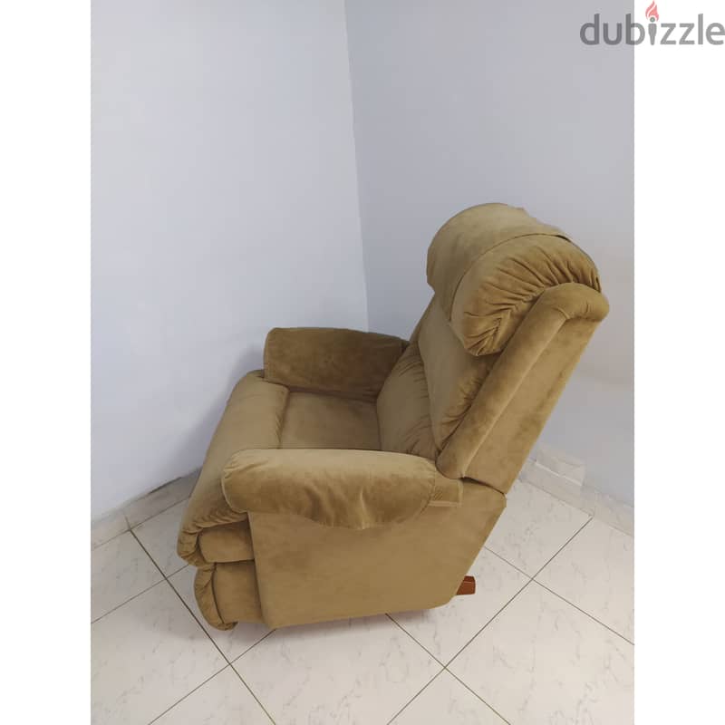 American Lazy Boy, recliner, beige chair, in good condition. 2