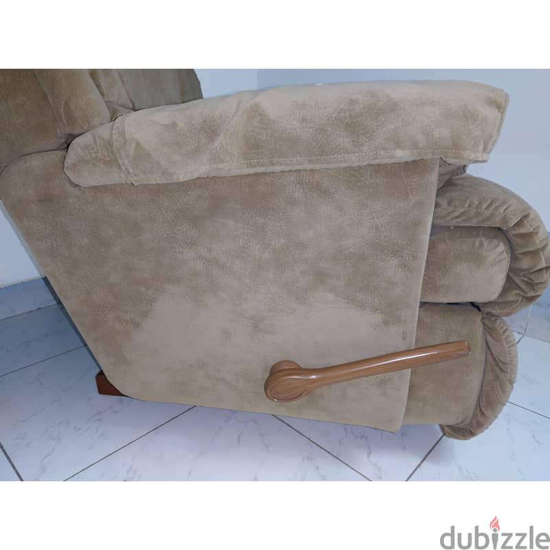 American Lazy Boy, recliner, beige chair, in good condition. 4