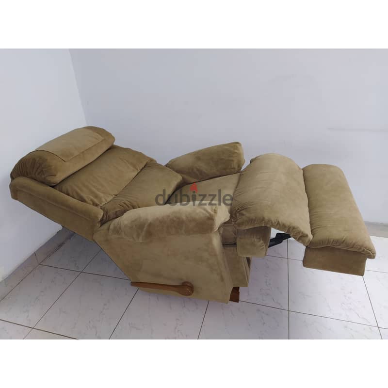 American Lazy Boy, recliner, beige chair, in good condition. 6