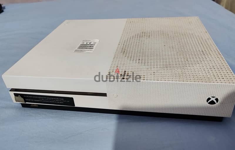 Xbox One S 1TB 3