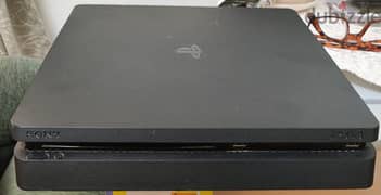 Ps4 slim 1 terabyte like new