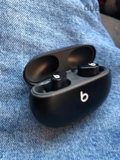 black Beats Studio earbuds