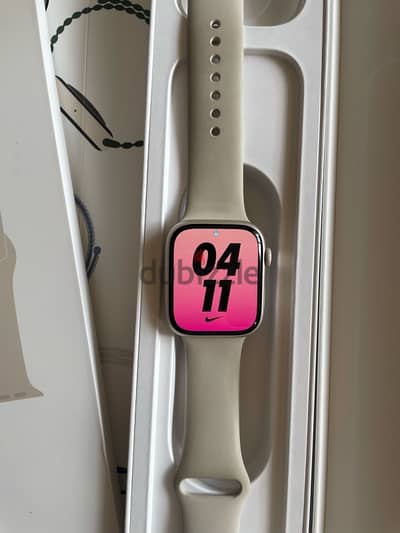 Apple watch series 8 45mm starlight from the UAE