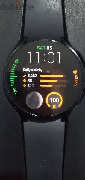 galaxy watch 6 44mm graphite , silicone strap 2