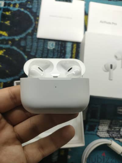 AirPods Pro 2 semi original كسر زيرو لسة بكرتونتها