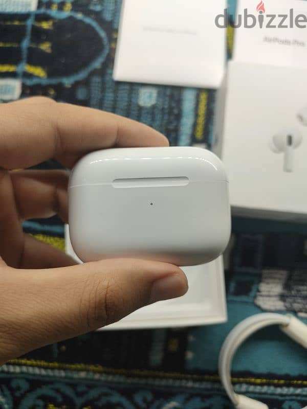 AirPods Pro 2 semi original كسر زيرو لسة بكرتونتها 12