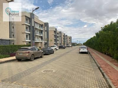 Receive an apartment immediately, 152 m, next to the American University AUC, in an already inhabited compound in the Fifth Settlement