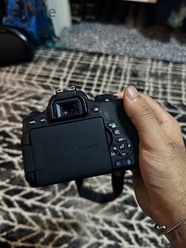 Canon 750D for sale like new 1.8k shutter 2