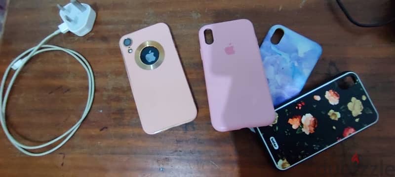 iphone xr in perfect condition 4