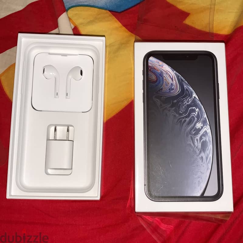 Apple EarPods with Lightning Connector from iPhone XR 3