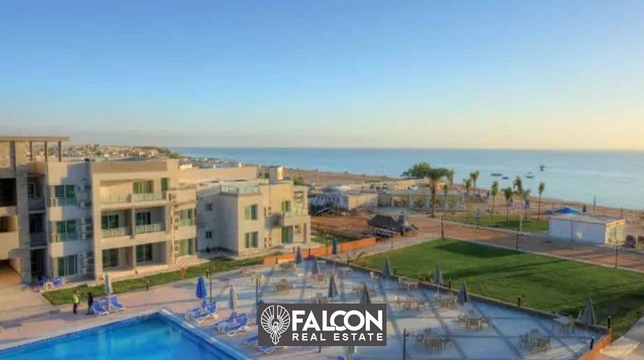 Chalet garden for sale on the sea in the beaches of Ain Sokhna, 90 meters, ultra super luxury, with air conditioning and the finest finishes, aroma 1