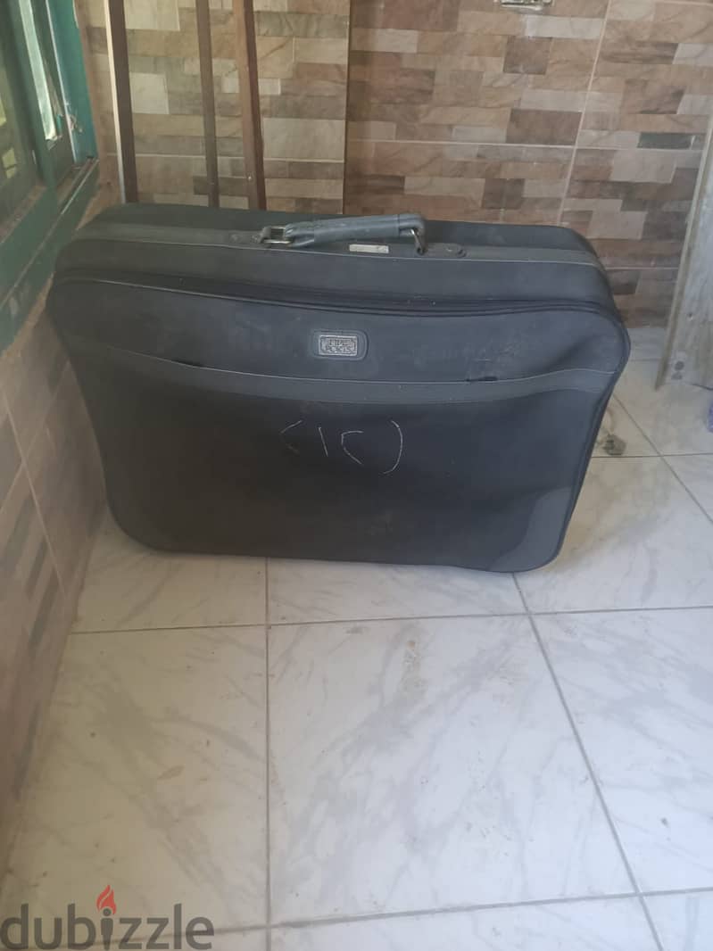 حقائب سفر بحالة ممتازة Travel bags 1