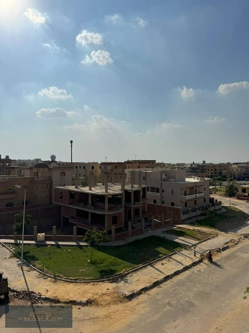 Apartment for sale in Shorouk City, in a villa in the third district, east of the most prestigious neighborhood in Shorouk, with an open sea view, nex 3