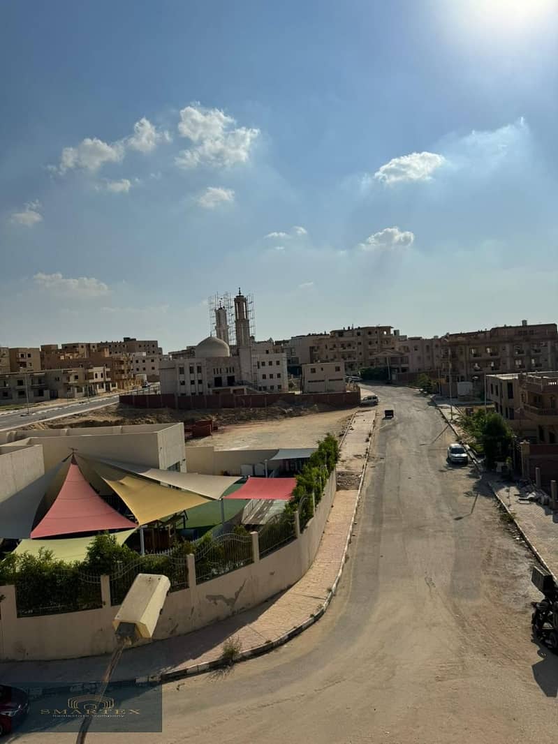 Apartment for sale in Shorouk City, in a villa in the third district, east of the most prestigious neighborhood in Shorouk, with an open sea view, nex 6