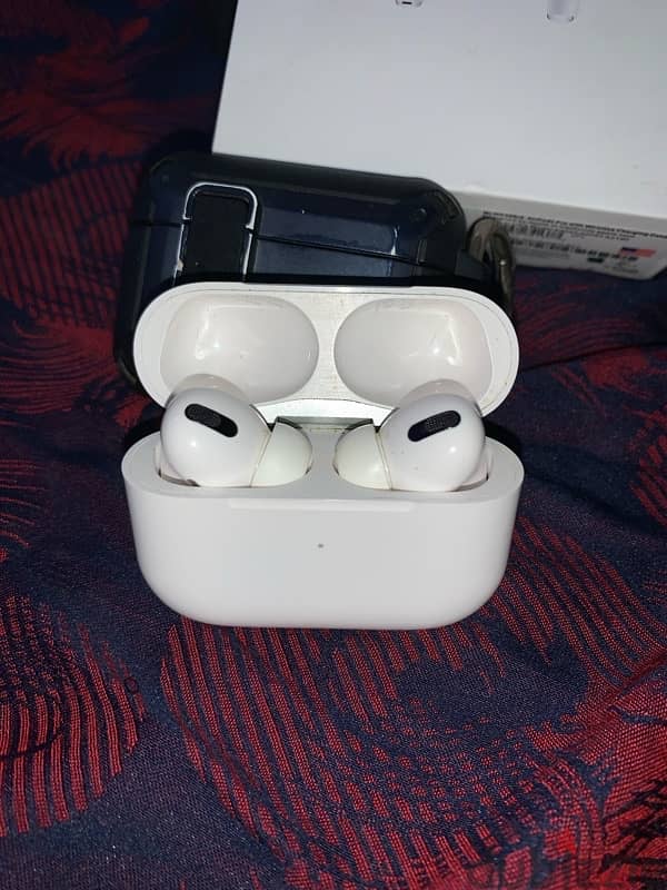 Air pods bro وارد الخارج 4