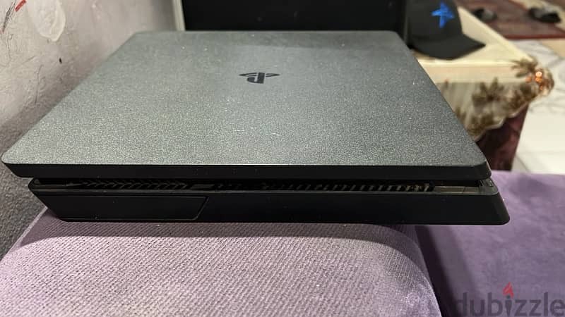 (playstation 4)   1Tb  3 اذرع تحكم 1