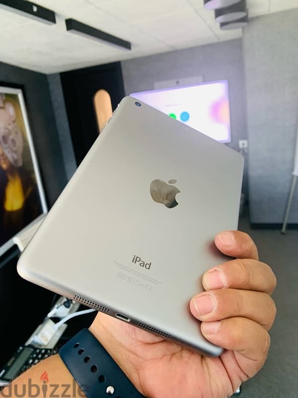 iPad Mini 3 WiFi and Celluerwith box 0