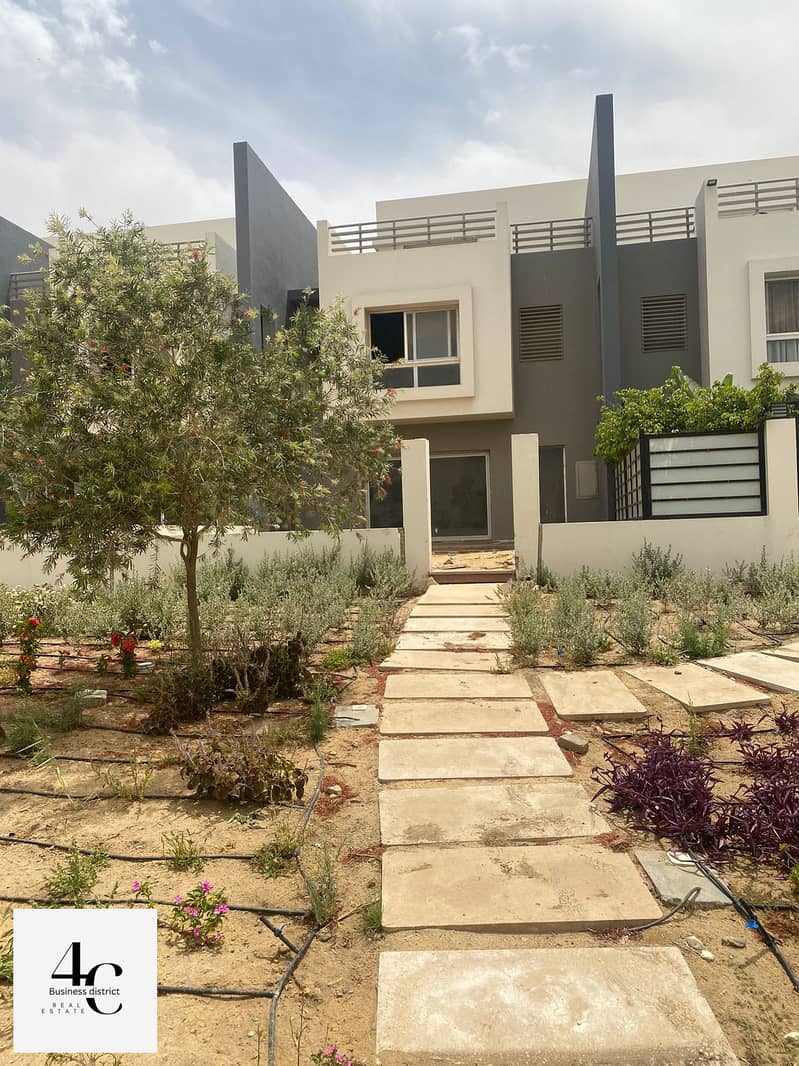 Townhouse 208m For Sale With Installments With The Lowest Price With A prime View In Hyde Park Fifth Settlement 4