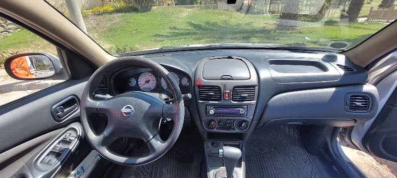 Nissan Sunny 2010 6